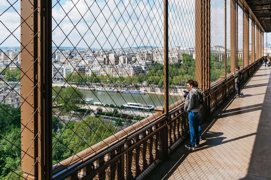 Paris: Eiffel Tower Fully Guided Tour with Summit Option - Finding the Real Meeting Point (It Is Not at the Tower)