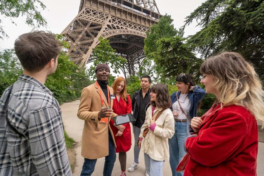 Paris: Eiffel Tower Guided Tour with Summit Access - Value check: is $164 worth it for summit time?