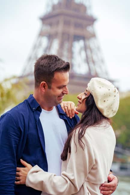Paris: Eiffel Tower Photoshoot with a Professional - Meeting by the Eiffel Tower, Find Your Photographer Fast