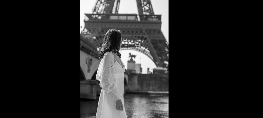 Paris: Eiffel Tower Private Photoshoot Experience - Standard option: a faster one-location shoot if your schedule is tight