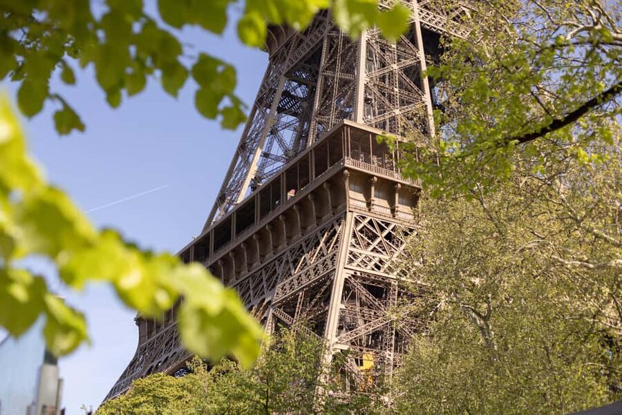 Paris: Eiffel Tower's Madame Brasserie 3-course lunch 12:00 - FAQ