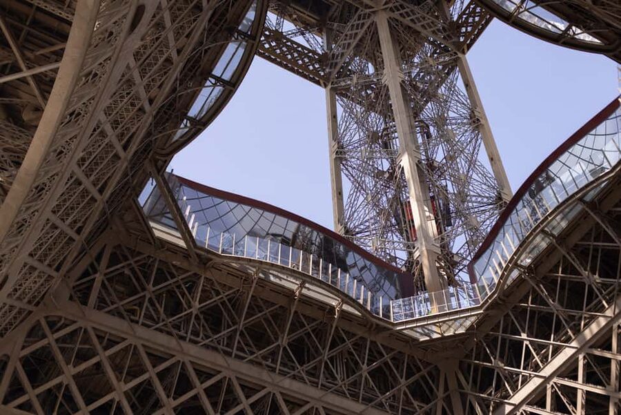 Paris: Eiffel Tower's Madame Brasserie 3-course lunch 12:00 - Choosing your view: Cœur Brasserie vs Seine View seating