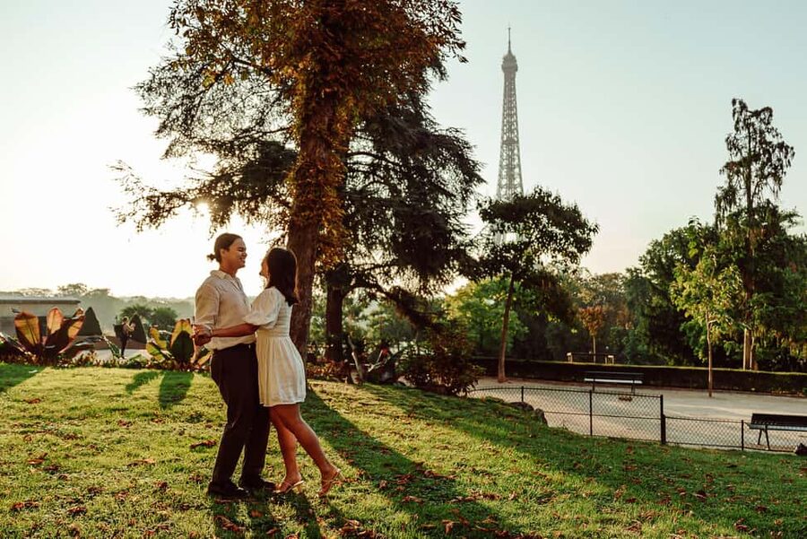 Paris: Eiffel Tower Street Photoshoot - Posing tips you can use immediately, even if you think you cannot pose