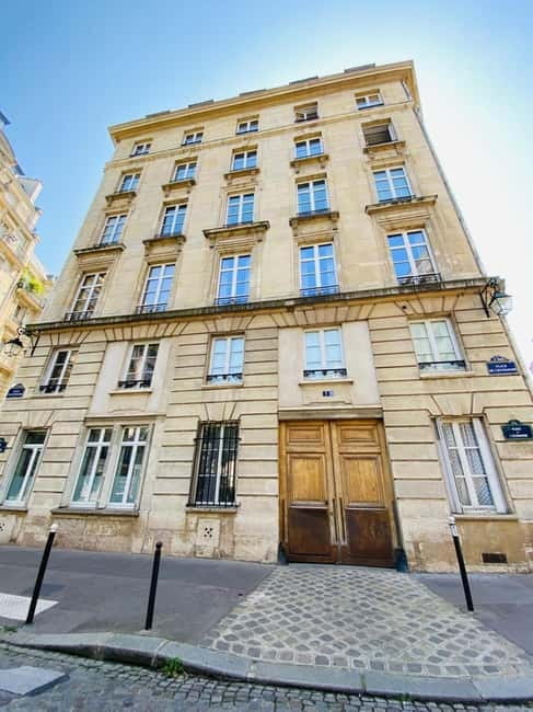 Paris: Emily Filming Locations Walking Tour - Pantheon and the Latin Quarter mood for series fans and first-timers