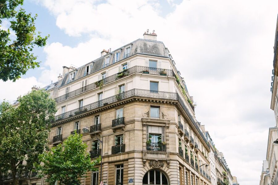 Paris: Emily Inspired Walking Tour - Place Saint-Michel: When the Show Meets a Real Performance Spot