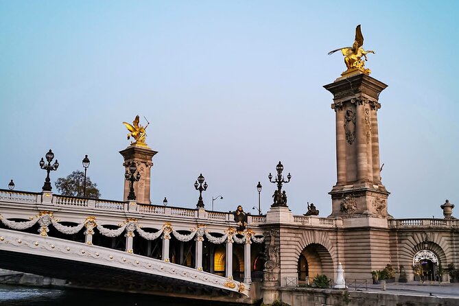 Paris en Scene 3 Course Seine River Dinner Cruise - Who this Seine dinner cruise suits best