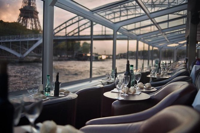 Paris en Scene 3 Course Seine River Dinner Cruise - The cruise itself: Paris turns into a light show on the Seine