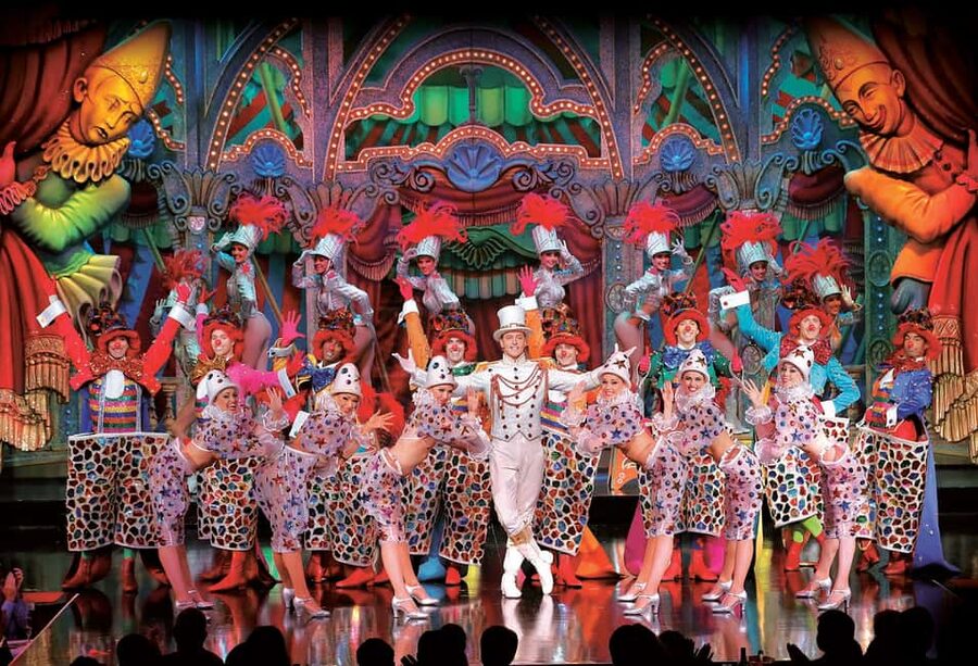 Paris: Evening Sightseeing Tour and Moulin Rouge Show - The Bus Ride: What the Air-Conditioned Coach Does, and What It Does Not