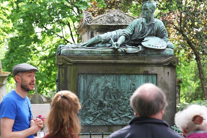 Paris: Famous Graves of Pere Lachaise Cemetery Guided Tour - Key points to know before you go