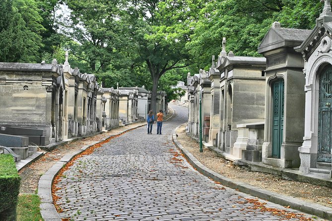 Paris: Famous Graves of Pere Lachaise Cemetery Guided Tour - Meeting at Alexandre Dumas, then heading into the cemetery maze