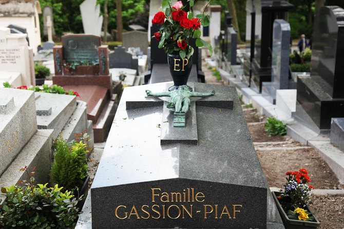 Paris: Famous Graves of Pere Lachaise Cemetery Guided Tour - English-only storytelling, and why guide style matters here