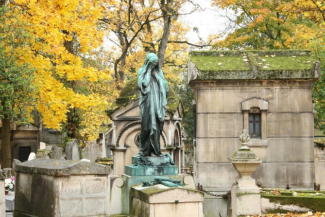 Paris: Famous Graves of Pere Lachaise Cemetery Guided Tour - Value check: is $18.14 for two hours worth it?