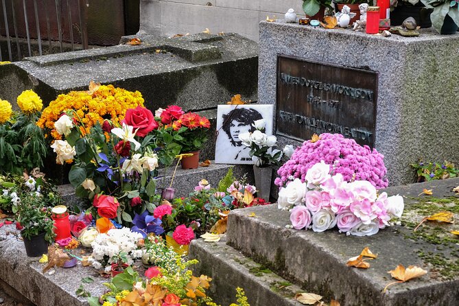 Paris: Famous Graves of Pere Lachaise Cemetery Guided Tour - Practical details that affect your day