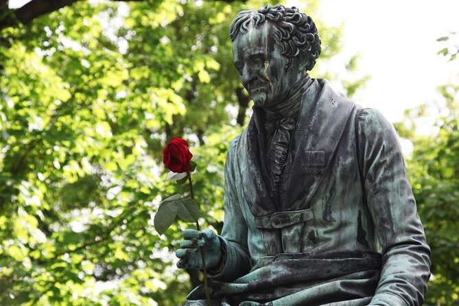 Paris: Famous Graves of Pere Lachaise Cemetery Guided Tour - The 2-hour highlights route, what you will actually see