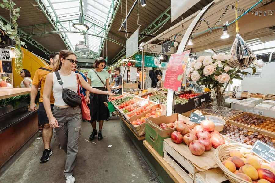 Paris: Food and Wine Tasting Walking Tour in Le Marais - The croissant and sourdough start: why day-one Paris tastes better on foot