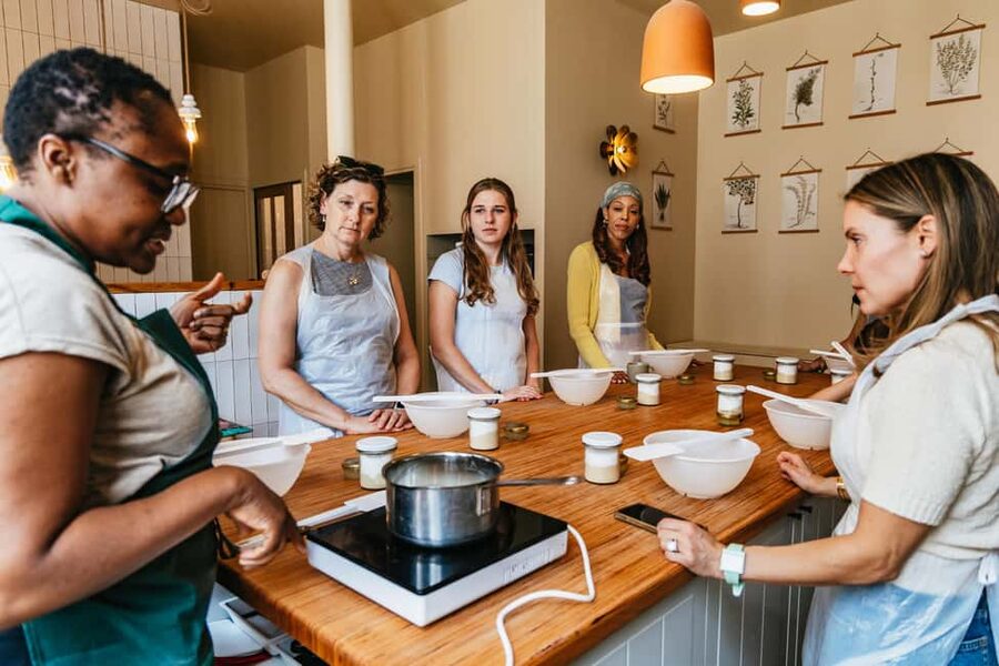 Paris: French Macaron Culinary Class with a Chef - The take-home box: how to enjoy your macarons the same day