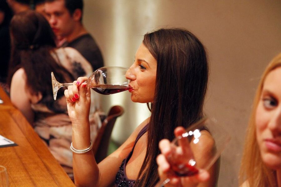 Paris: French Wine Tasting Class with Sommelier - Small tips that make a big difference