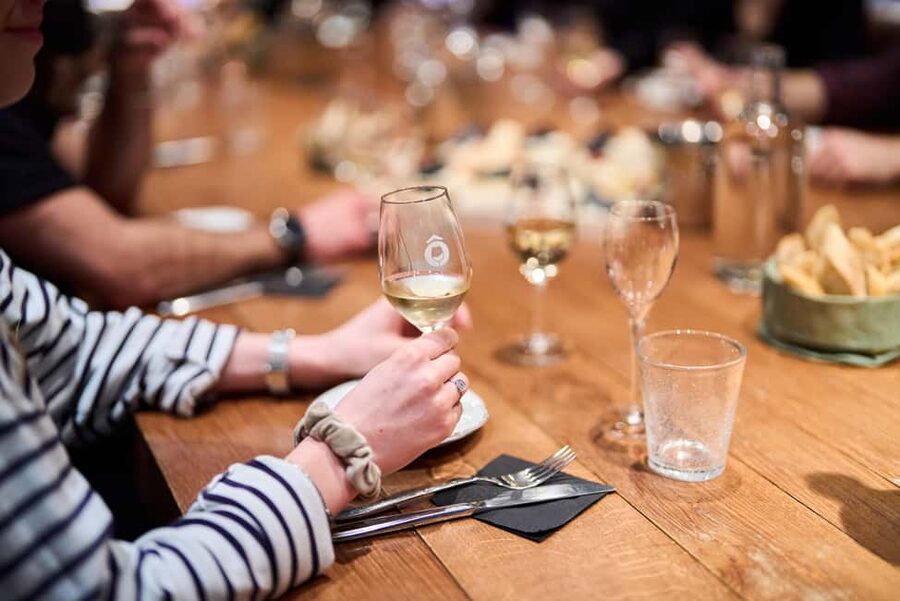 Paris: French Wine Tasting Class with Sommelier - Reading French wine and Champagne labels without freezing