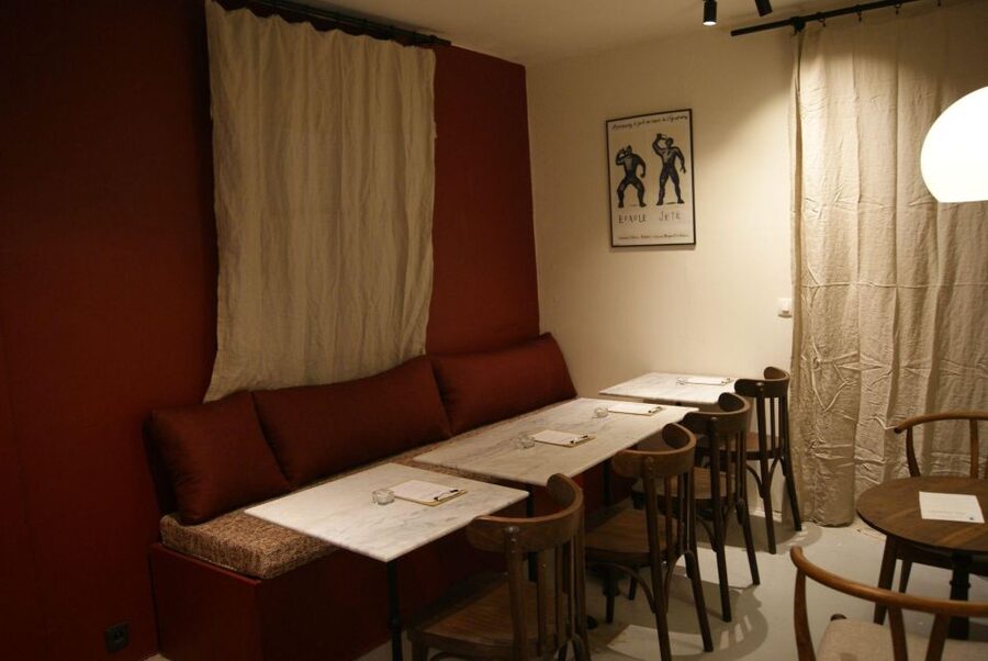 Paris : French wine tasting in Montmartre - The 5-Wine Lineup: How the Hour Stays Interesting