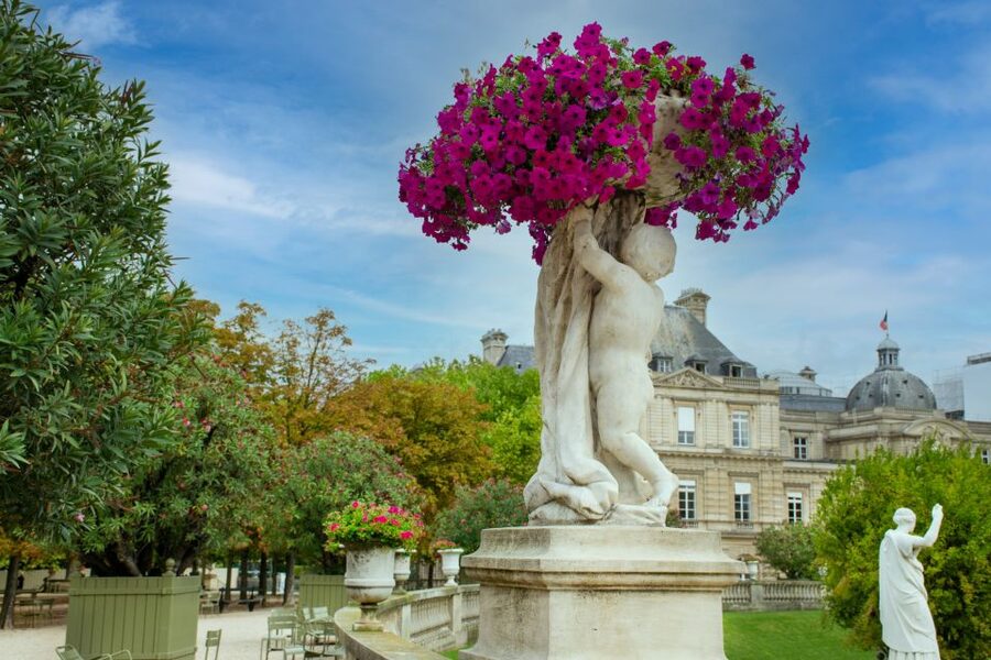 Paris: Full-Day Custom Tour with Local Guide - Pickup, meeting point, and how the day starts smoothly