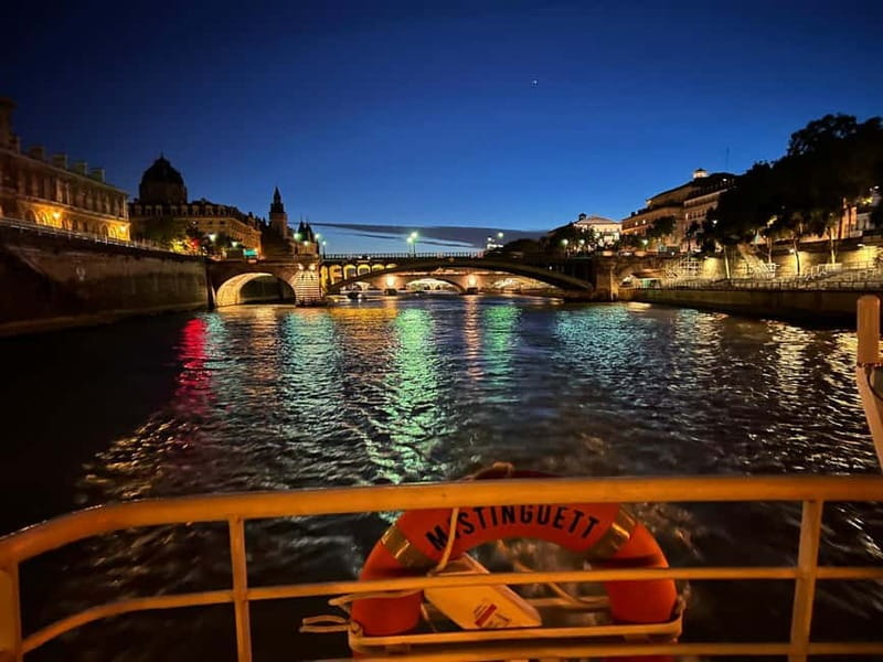 Paris: Gourmet 3-Course Dinner Cruise with French Wine - Dinner then dancing, with big Seine views built in