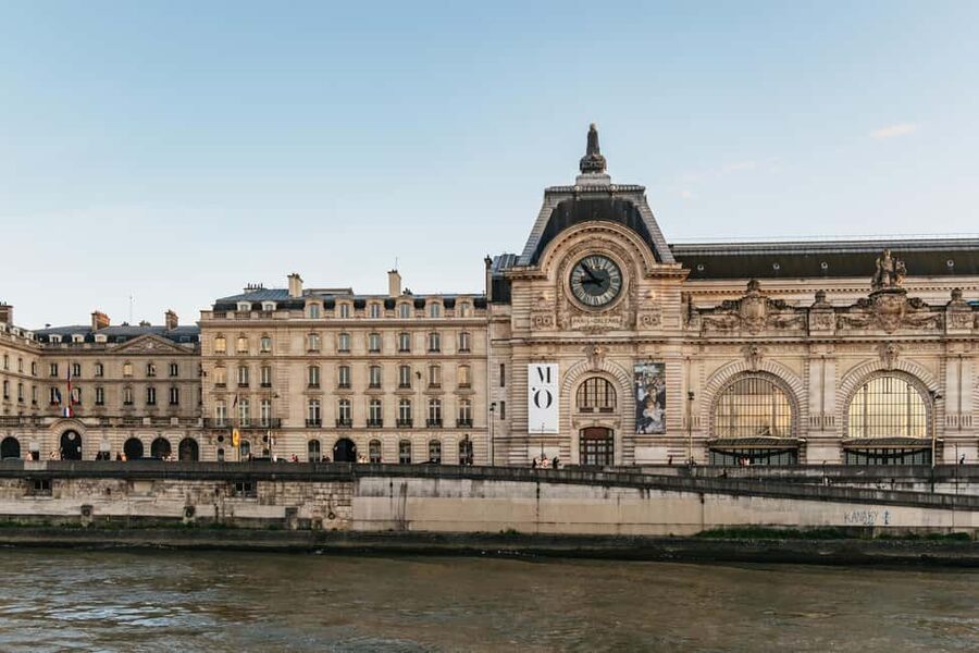 Paris: Gourmet Dinner Cruise on Seine River with Live Music - The route: what you see as the boat glides past Paris at night