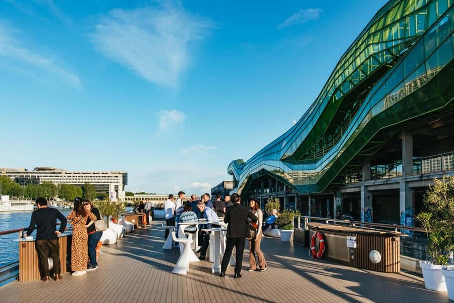 Paris: Gourmet Dinner Cruise on Seine River with Live Music - Food on Le Diamant Bleu: 3 courses that feel like a real meal