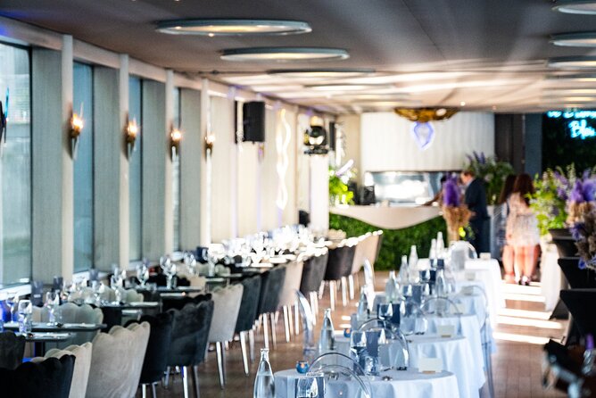 Paris Gourmet Dinner Seine River Cruise with Singer and DJ Set - Why a Paris Seine dinner with singer and DJ is a good move
