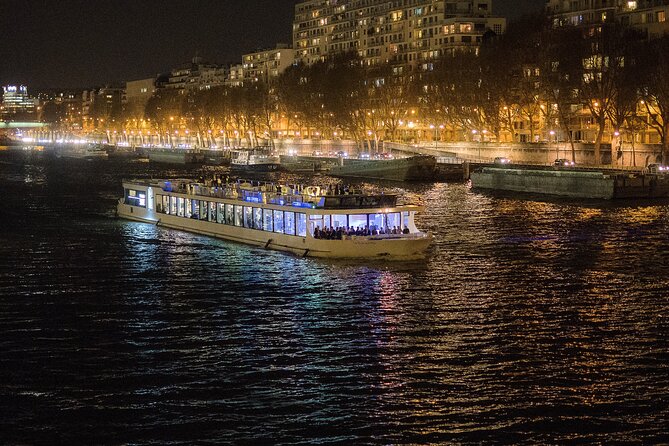 Paris Gourmet Dinner Seine River Cruise with Singer and DJ Set - Logistics that can make or break your night