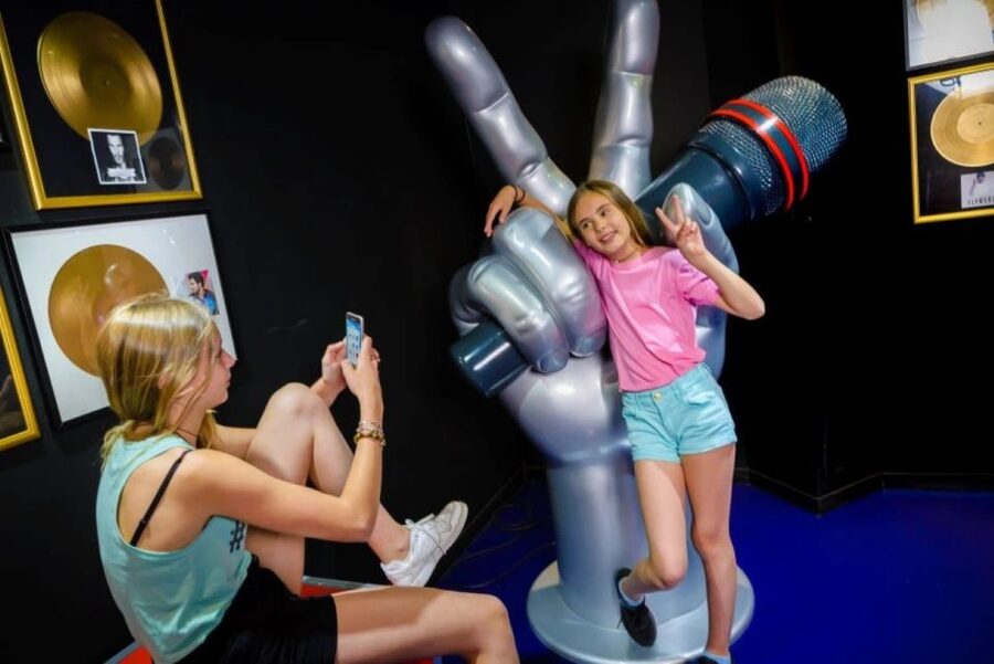 Paris: Grèvin Wax Museum and Seine River Cruise Tickets - Bateaux Parisiens Seine cruise from the Eiffel Tower area