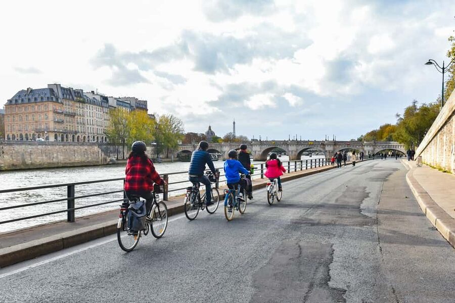 Paris: Guided bike tour - Greatest monuments of the capital - The Louvre, Tuileries Gardens, and Place de la Concorde: Grand City Geometry