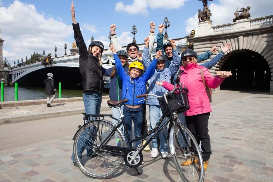 Paris: Guided bike tour - Greatest monuments of the capital - Getting Oriented Fast: Centre Pompidou to Le Marais