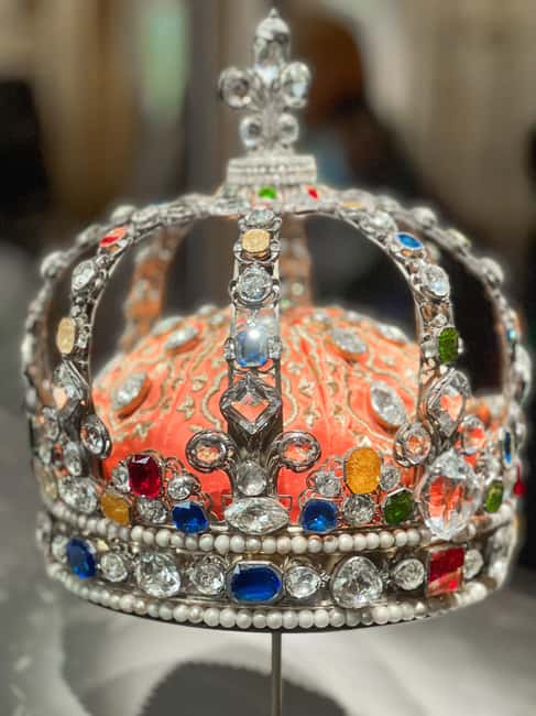 Paris: Guided tour in PORTUGUESE at the Louvre-semi-private - Key things to know before you go