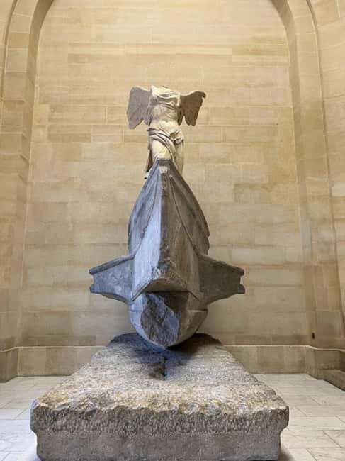 Paris: Guided tour in PORTUGUESE at the Louvre-semi-private - Inside the Louvre with a Portuguese guide, and why that matters