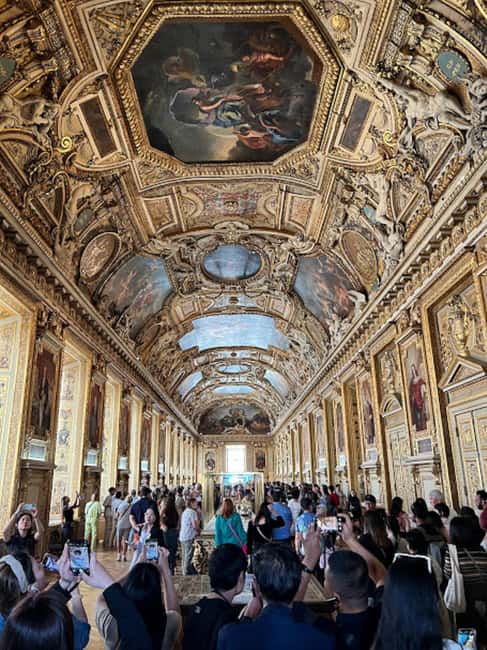 Paris: Guided tour in PORTUGUESE at the Louvre-semi-private - The small-group advantage: questions, pace, and less stress