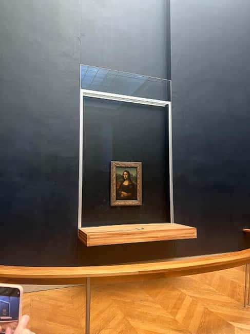 Paris: Guided tour in PORTUGUESE at the Louvre-semi-private - Included ticket access: the smartest way to use the rest of your day