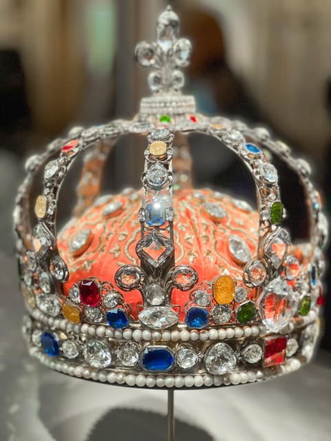 Paris: Guided tour in PORTUGUESE at the Louvre-semi-private - Price and value: is $143 fair for what you get?