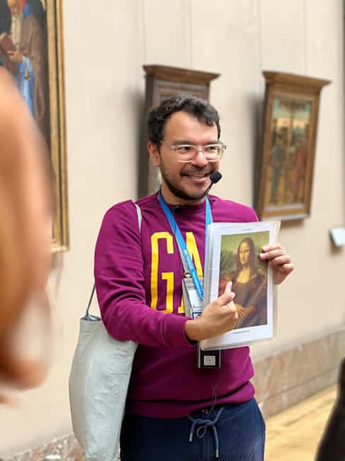 Paris: Guided tour in PORTUGUESE at the Louvre-semi-private - Skip-the-line entry that saves your energy