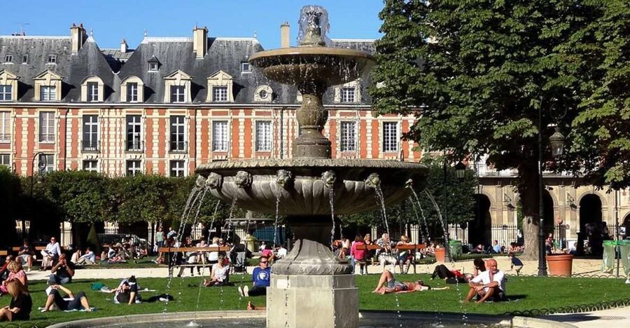 Paris: Guided tour of Marais in German - City palaces from the 16th and 17th centuries