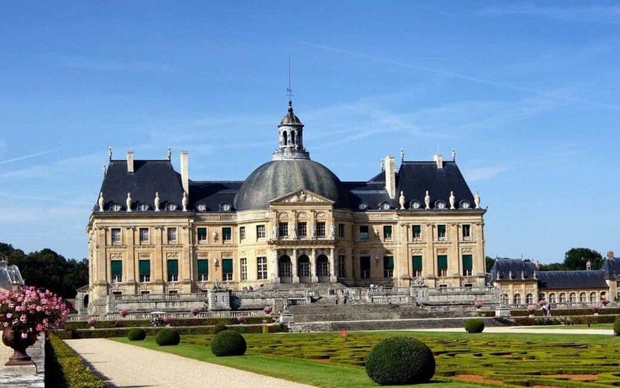 Paris: Half-Day Trip to Fontainebleau with a Local - The Car Experience: Comfort, Control, and Small Luxuries That Matter