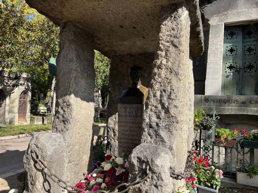Paris: Haunted Père Lachaise Cemetery Guided Tour - Should you book this haunted Père-Lachaise cemetery tour?