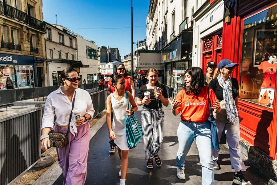 Paris: Hidden Gems of Montmartre with Local Guide - Wall of Love and the art-world web between landmarks