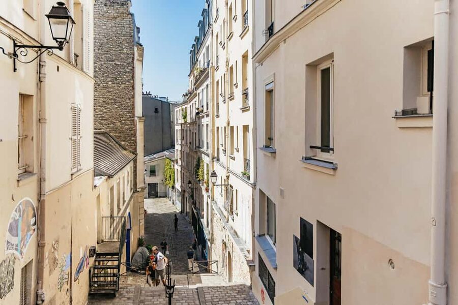 Paris: Hidden Gems of Montmartre with Local Guide - Who this Montmartre walk is perfect for