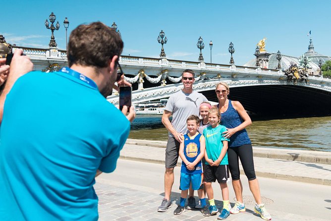 Paris Highlights Bike Tour: Eiffel Tower, Louvre and Notre-Dame - The Ride Setup: Bikes, Helmets, and a Guide Who Keeps It Moving