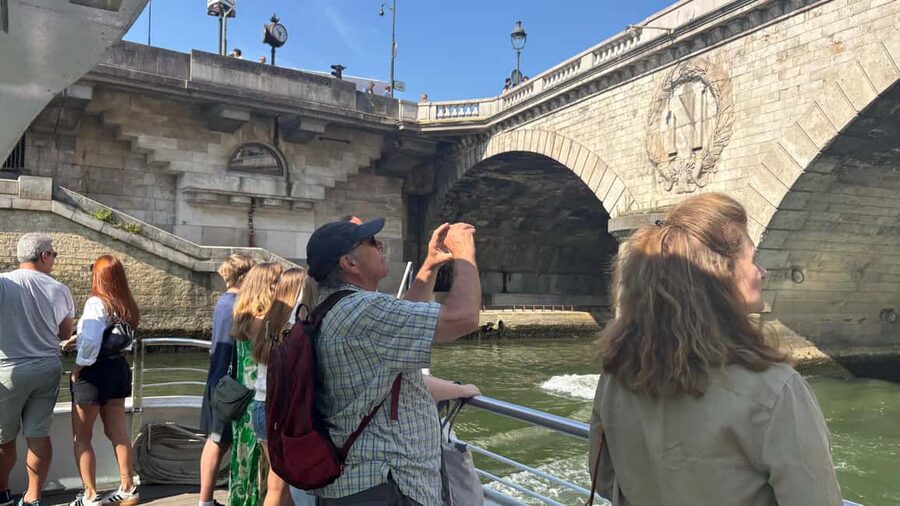Paris: Hop-On Hop-Off Seine Cruise Pass with 9 Stops - Quick checklist before you go