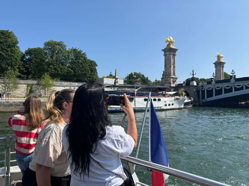 Paris: Hop-On Hop-Off Seine Cruise Pass with 9 Stops - Why the Seine hop-on hop-off pass works so well in Paris