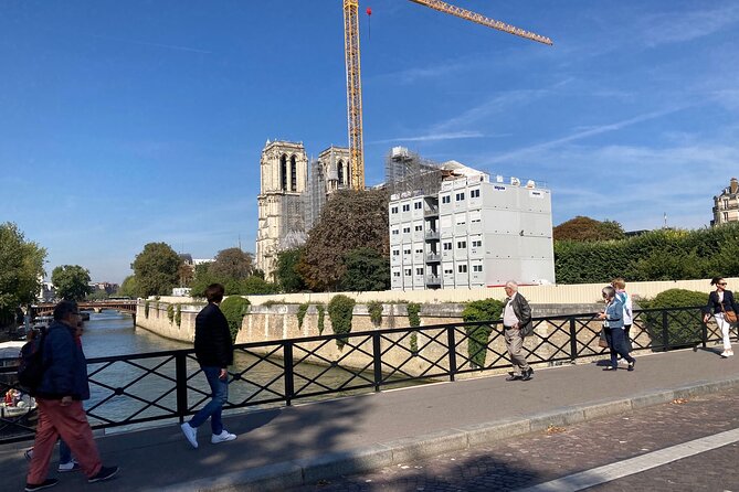 Paris: Île de la Cité and Notre-Dame Walking Tour With Crypt - Square du Vert-Galant to Place Dauphine: where views and history meet