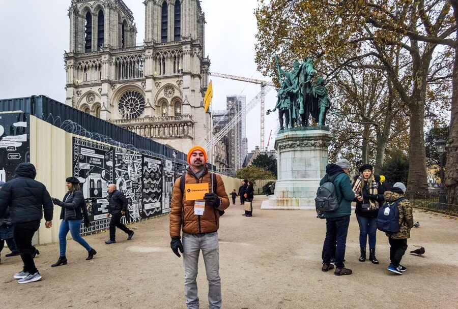 Paris: Île de la Cité and Notre-Dame Walking Tour With Crypt - Marché aux Fleurs Elizabeth II: a sensory pause that feels real
