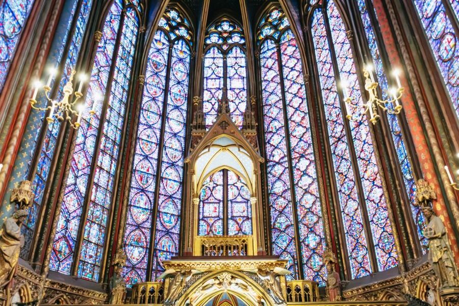 Paris: Ile de la Cité Walking Tour with Sainte-Chapelle - First views of Notre Dame exterior, and what restoration changed