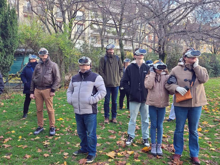 Paris : Immersive Eiffel Tower tour with virtual reality - Watching the Tower take shape, with a guide who can explain what you see